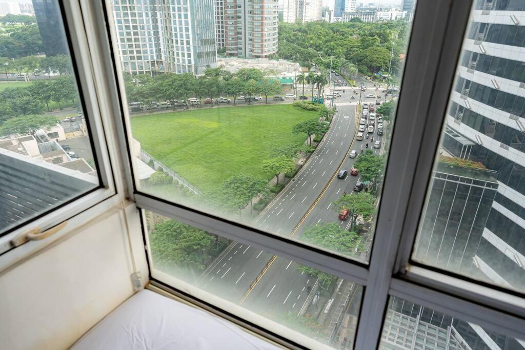 A2j Luxury 2br Loft Bgc Taguig Near High Street *