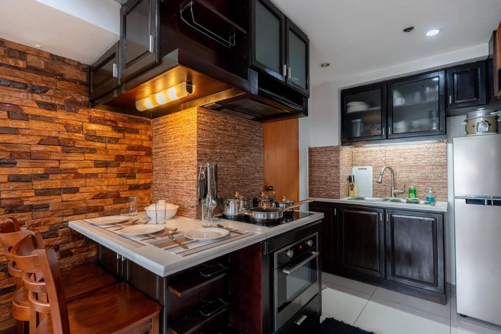 Apartment A2j Luxury 2br Loft Bgc Taguig Near High Street