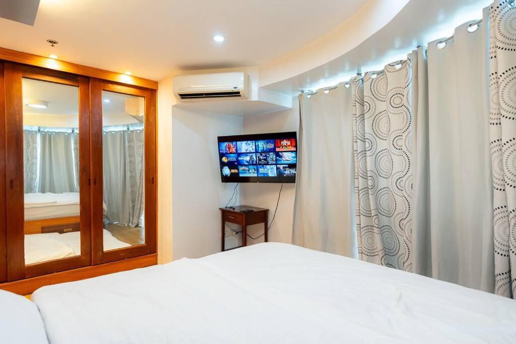 Apartment A2j Luxury 2br Loft Bgc Taguig Near High Street