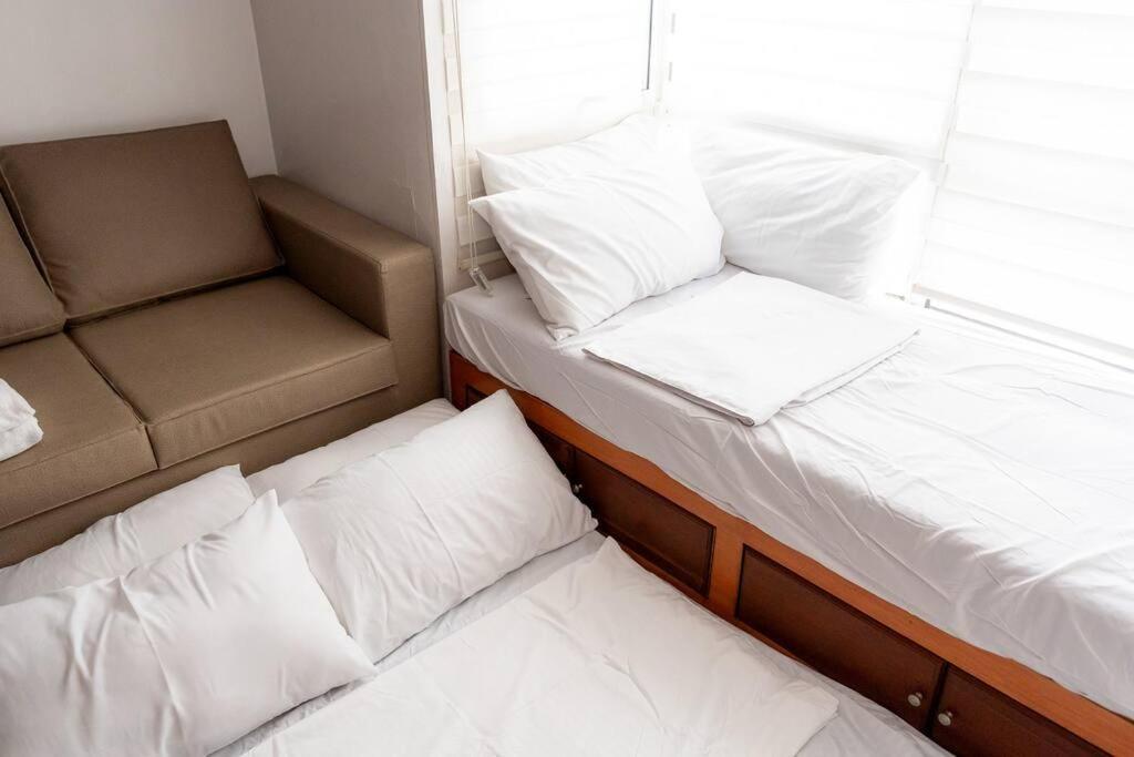 A2j Luxury 2br Loft Bgc Taguig Near High Street Manila