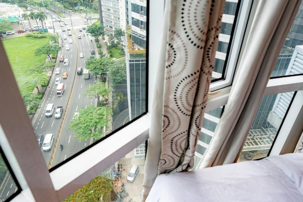 A2j Luxury 2br Loft Bgc Taguig Near High Street Apartment