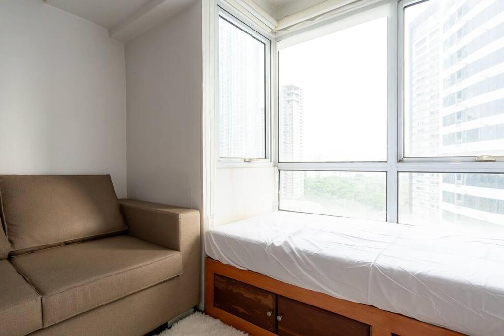 A2j Luxury 2br Loft Bgc Taguig Near High Street Apartment *