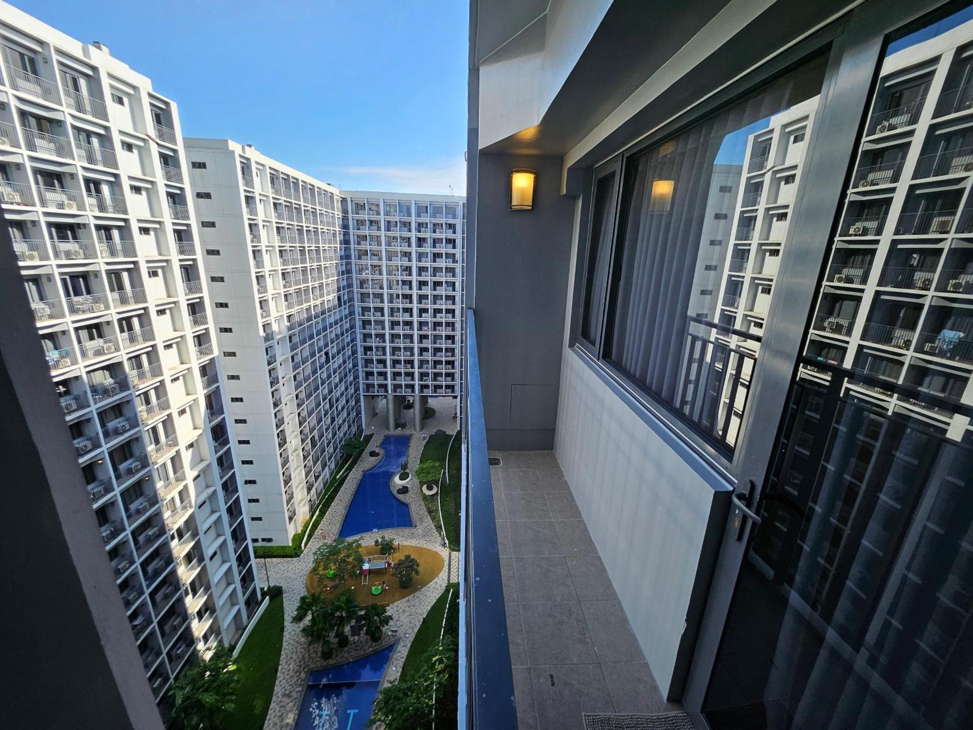 Lourdes' Place, Shore 2-tower 1, 2 Beds, Pasay Near Mall Of * Manila