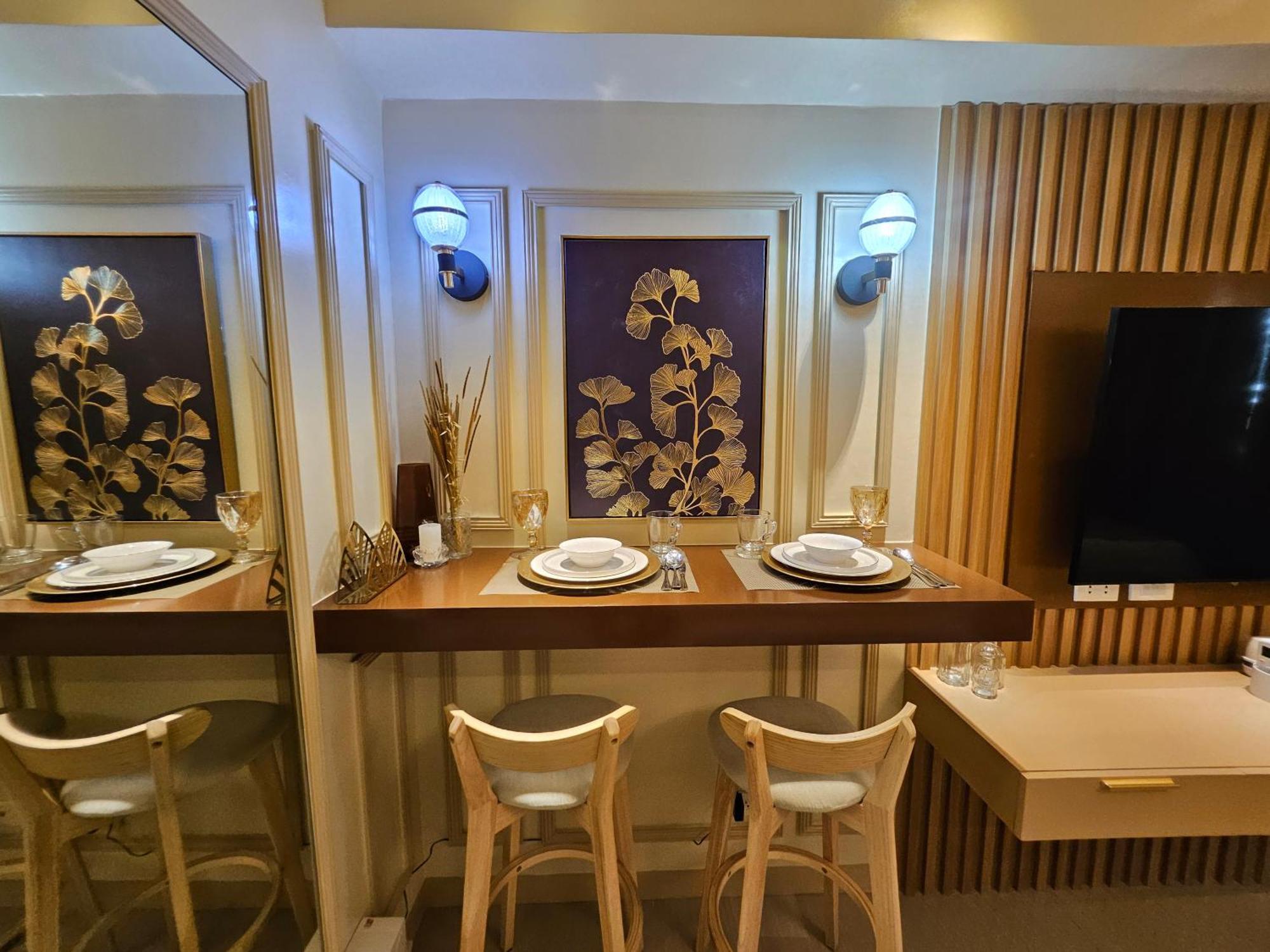 Lourdes' Place, Shore 2-tower 1, 2 Beds, Pasay Near Mall Of Manila