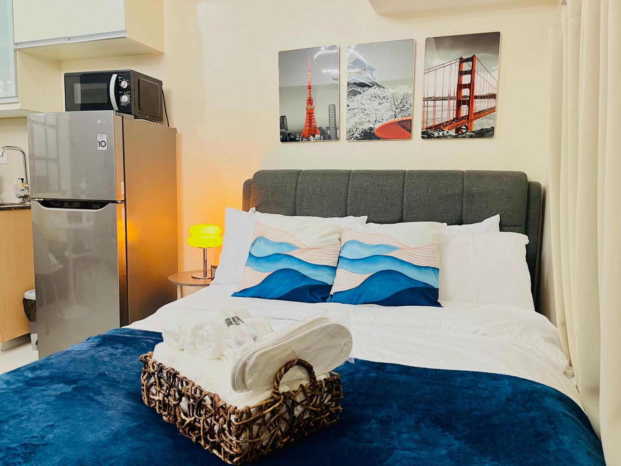 Mckinley Bgc Sleek Luxury Studio, Pool & Wi-fi