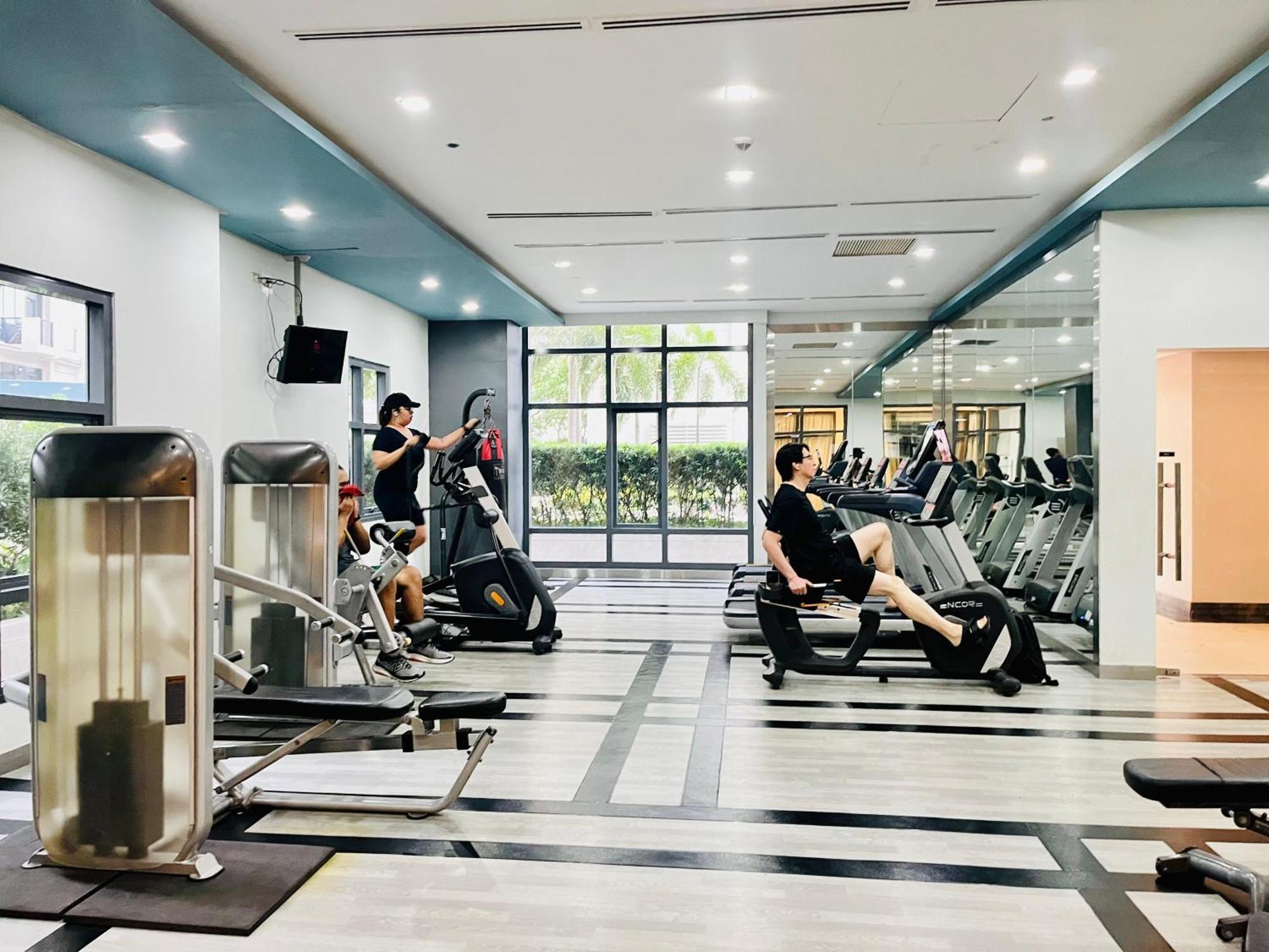 Apartment Mckinley Bgc Sleek Luxury Studio, Pool & Wi-fi Manila