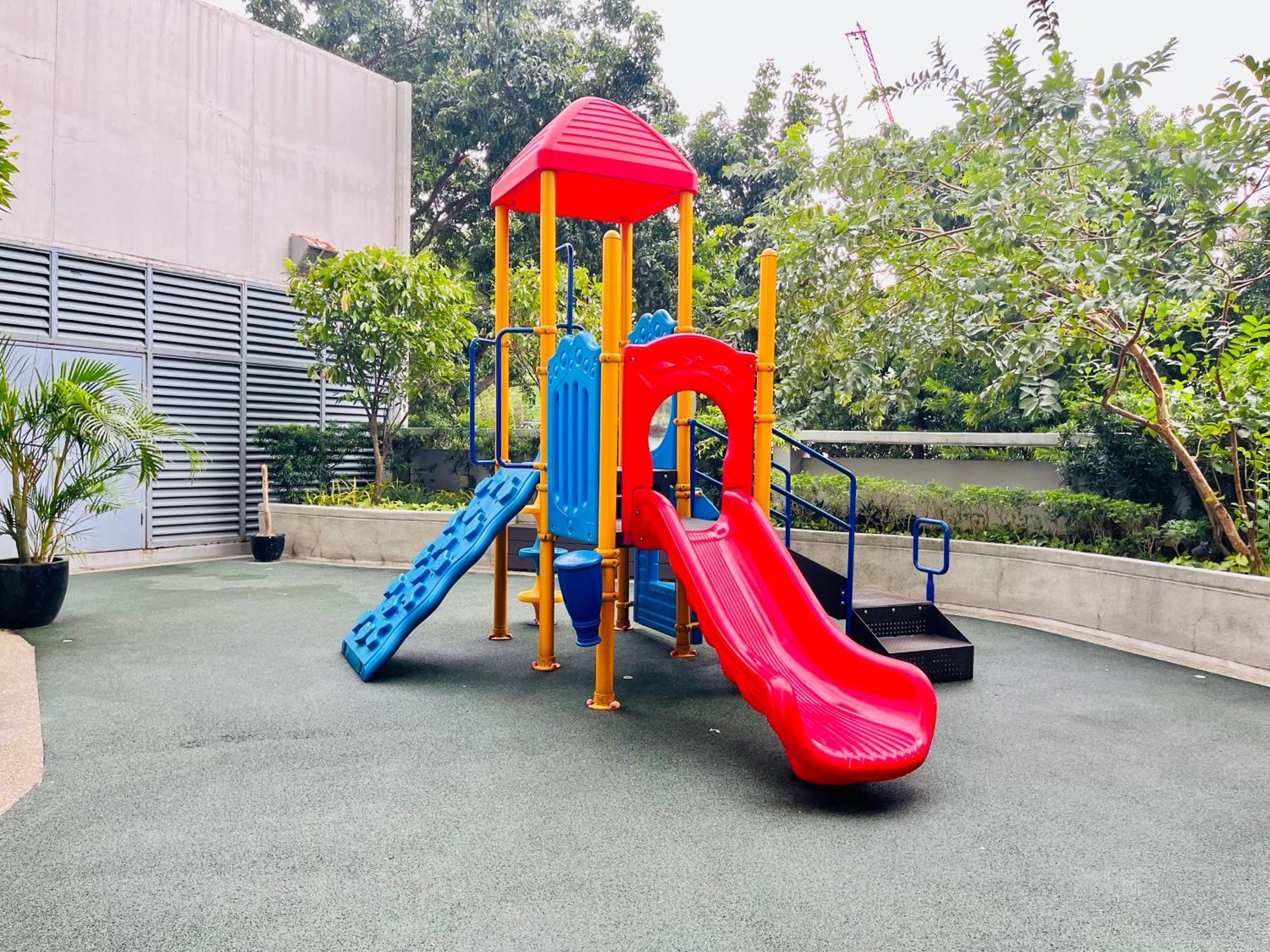 Mckinley Bgc Sleek Luxury Studio, Pool & Wi-fi Apartment Manila
