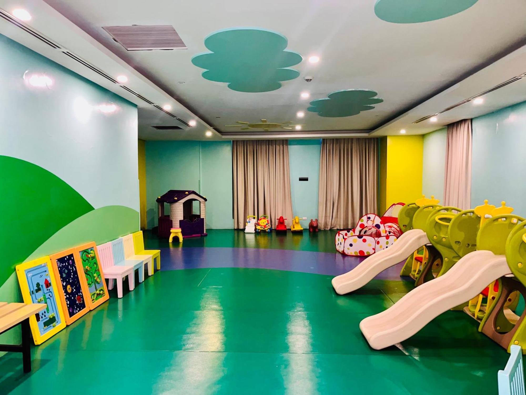 Apartment Mckinley Bgc Sleek Luxury Studio, Pool & Wi-fi