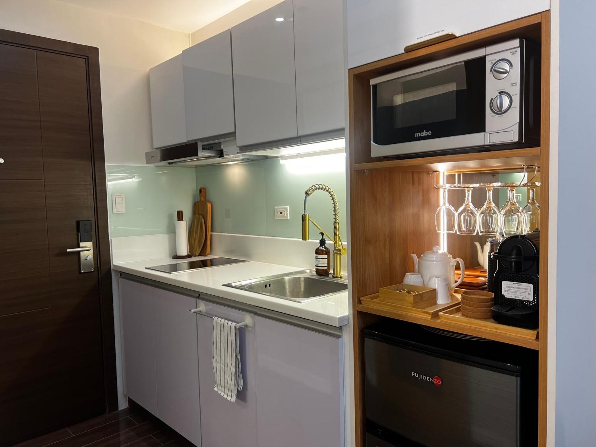Brand New Casa Airabella With Netflix & Makati Skyline * Manila