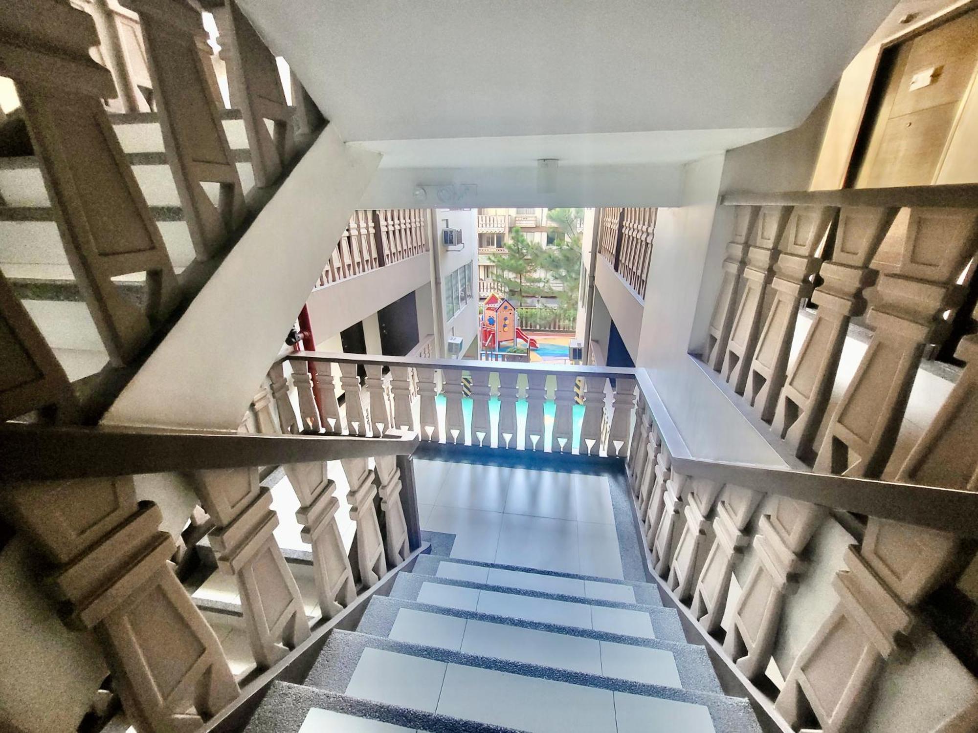 King Bed At Pine Crest #t3-439 Near Mall * Manila