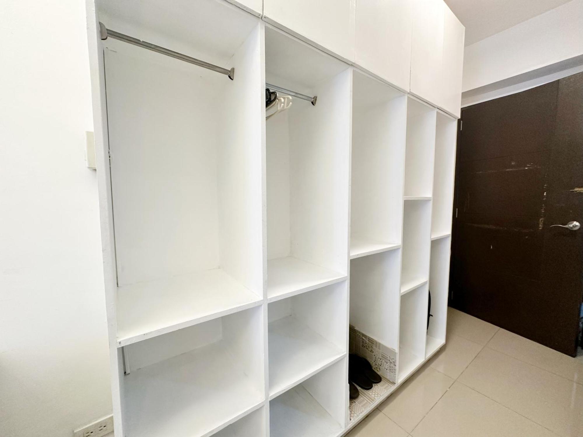Apartment King Bed At Pine Crest #t3-439 Near Mall Manila