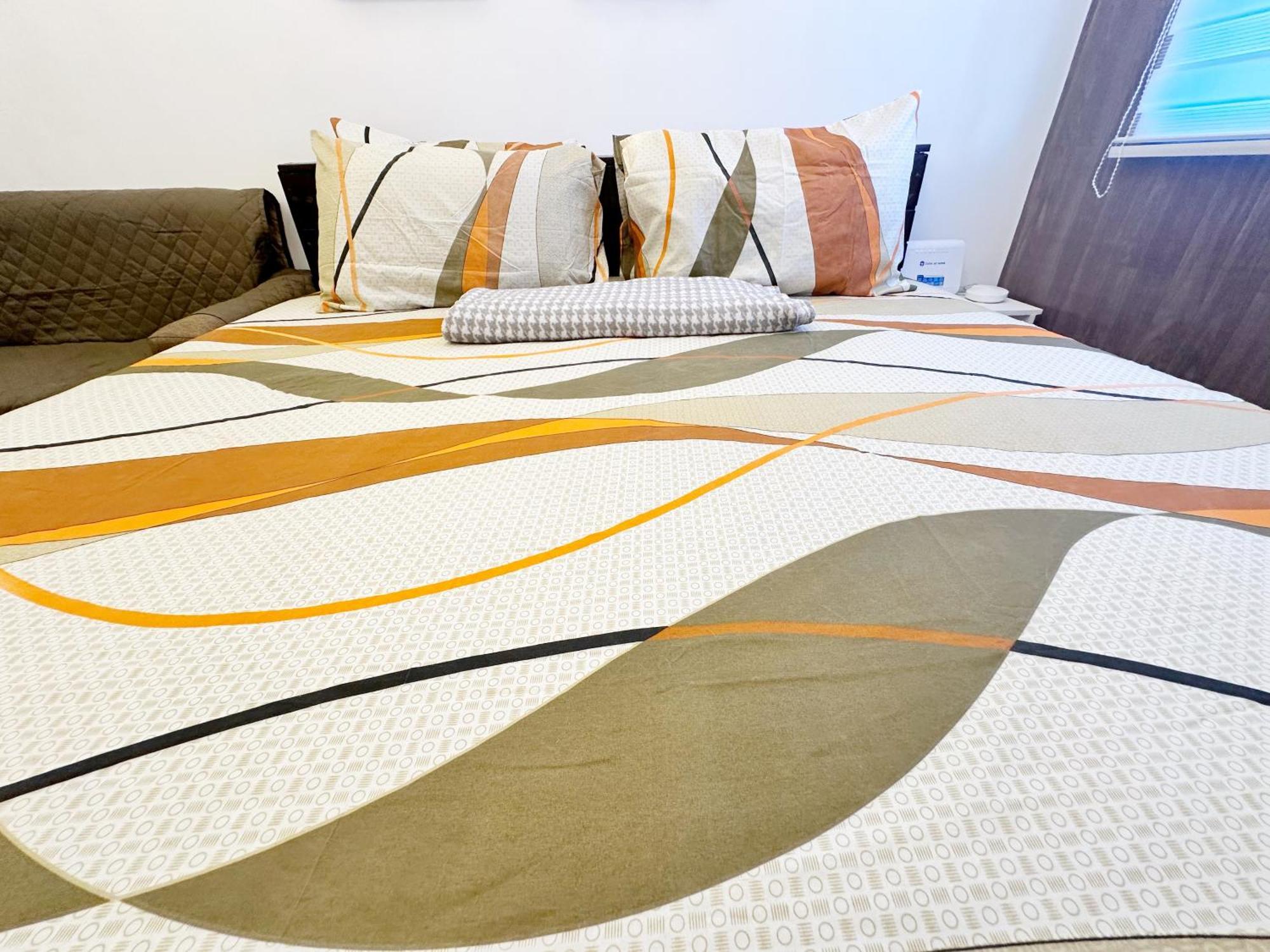 King Bed At Pine Crest #t3-439 Near Mall Manila