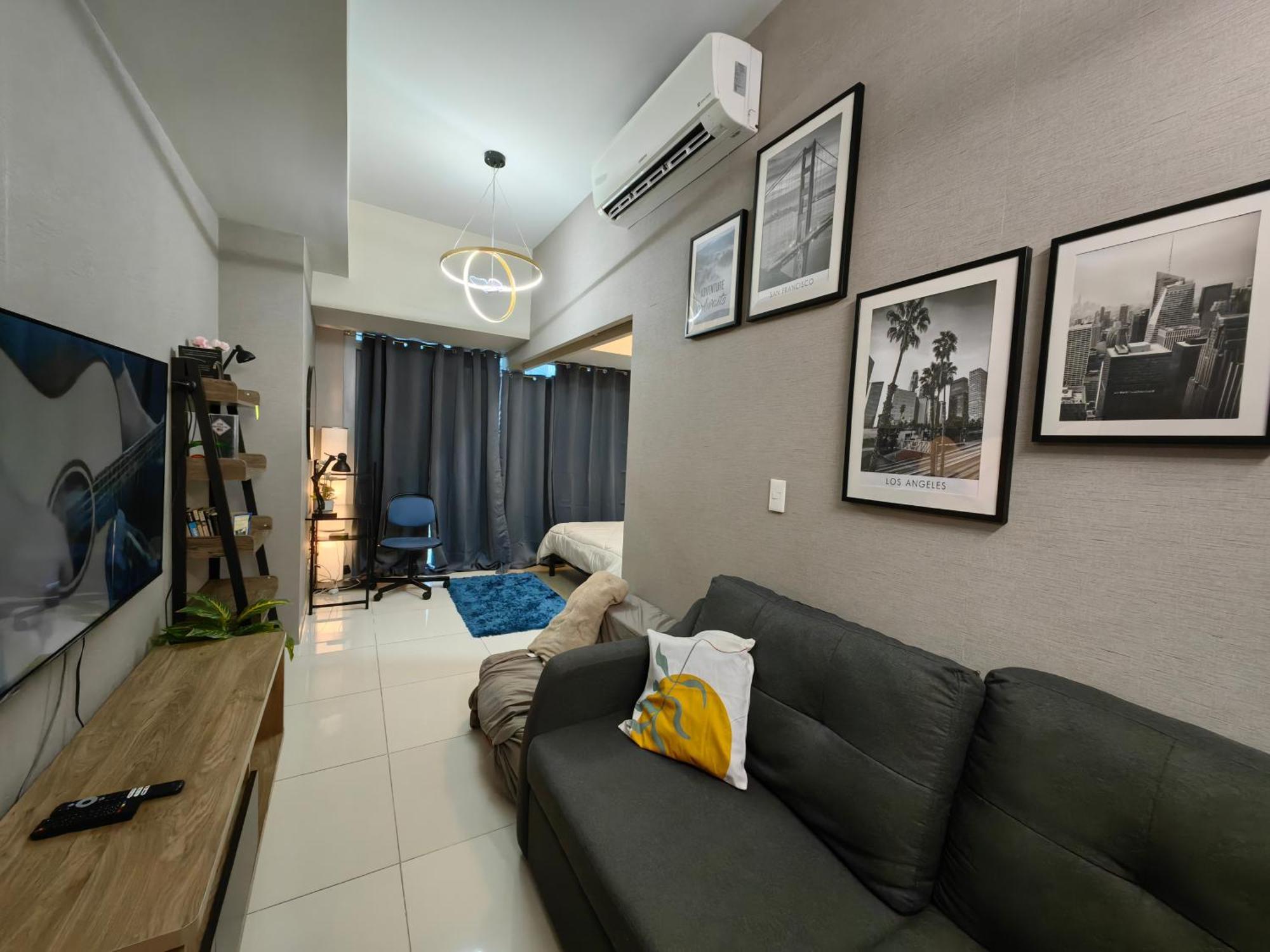Cozy 1br With Balcony And Netflix In Uptown Bgc Apartment