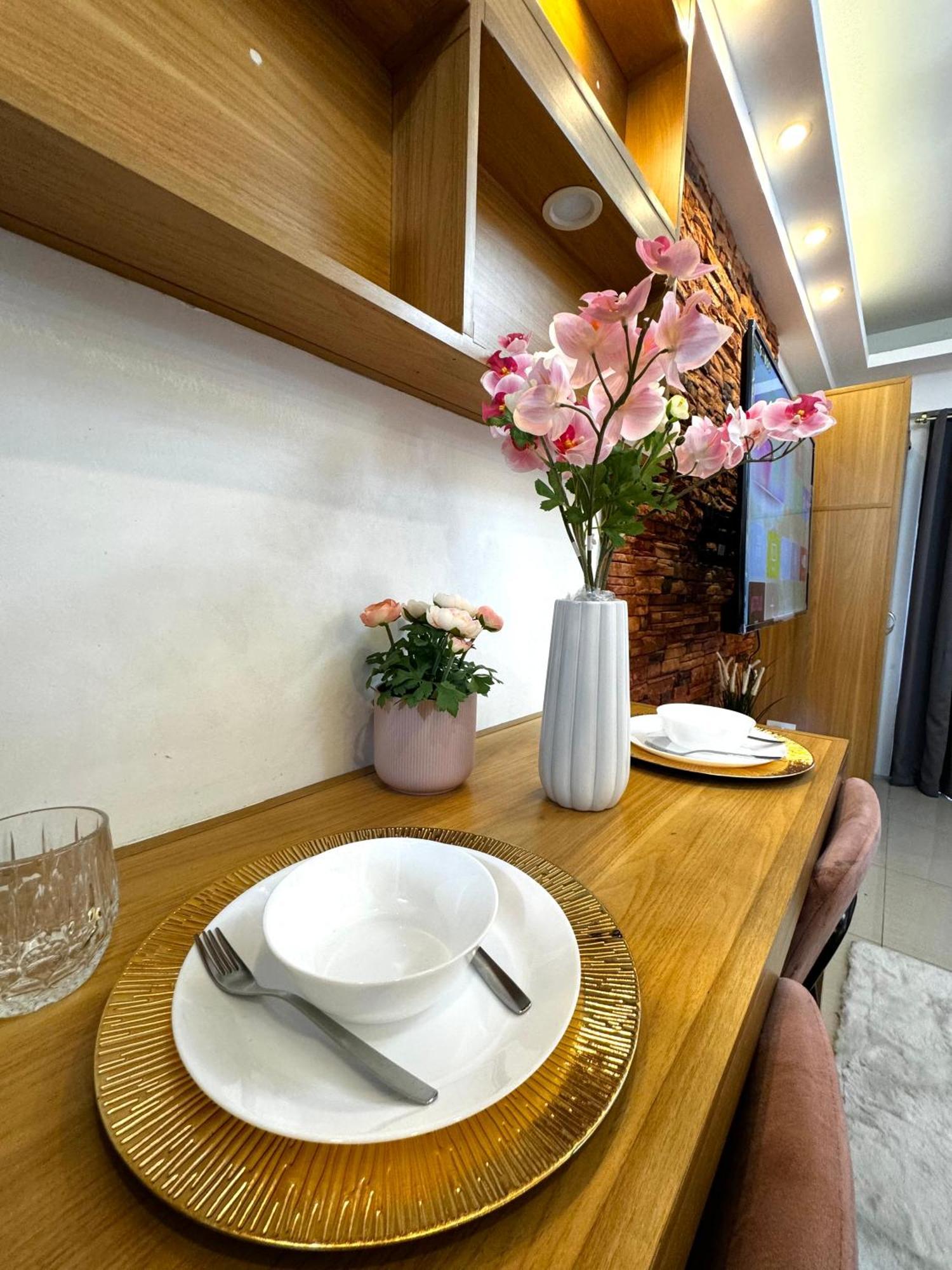 Apartment European Inspired Shore 2 Residences
