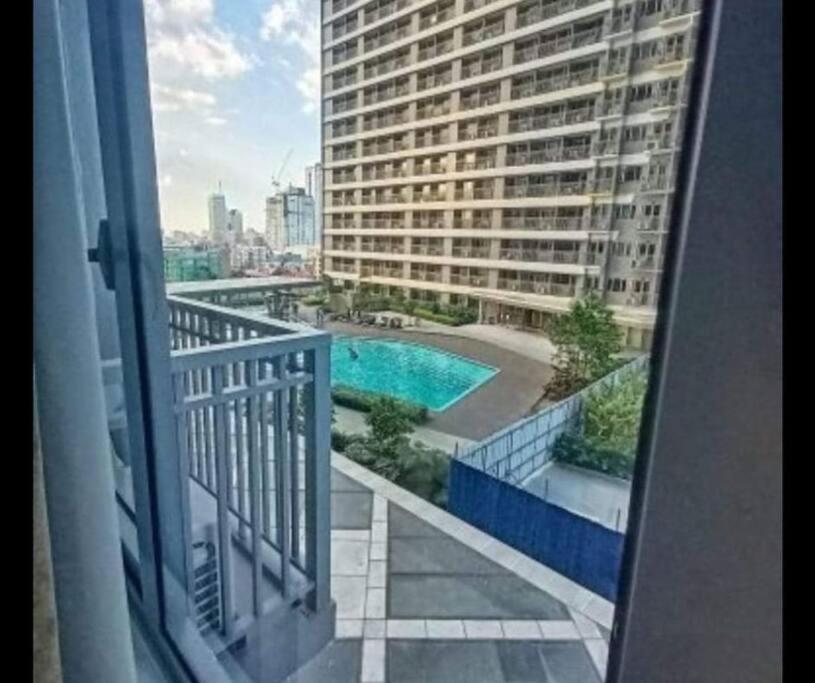 Apartment Luxury Escape At Fame Residences Manila
