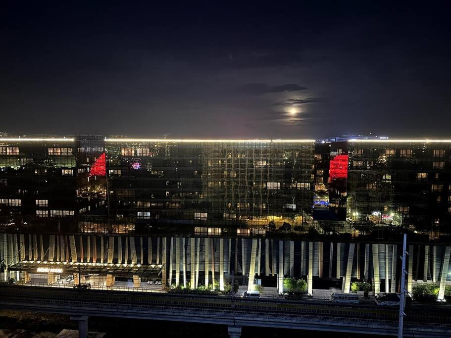 Apartment Luxury Near Of Dreams Solaire Naia Moa- Of Bridge Manila