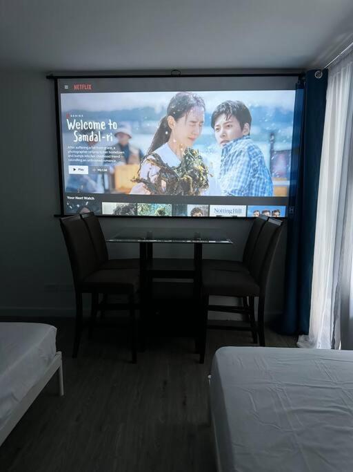 W Projector Wifi Netflix And Pool Access In Adb Tower Ortigas Cbd Apartment Manila