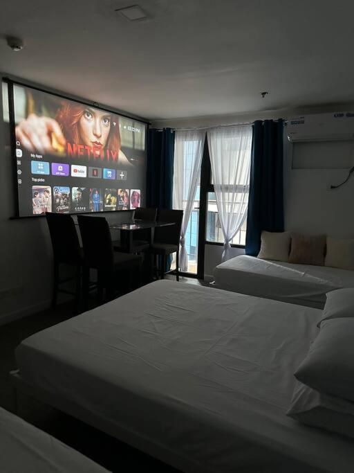 W Projector Wifi Netflix And Pool Access In Adb Tower Ortigas Cbd