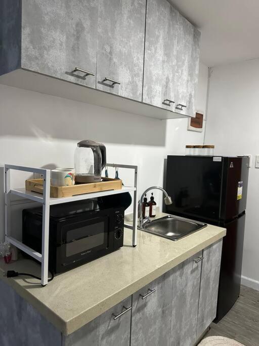 W Projector Wifi Netflix And Pool Access In Adb Tower Ortigas Cbd Apartment *