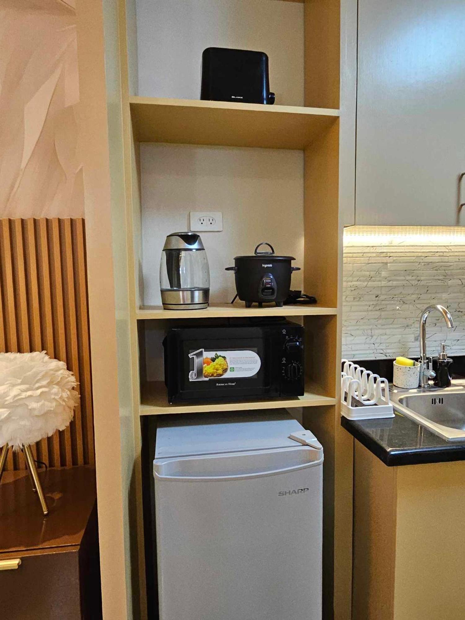 Lourdes' Place, Shore 2-tower 1, 2 Beds, Pasay Near Mall Of *