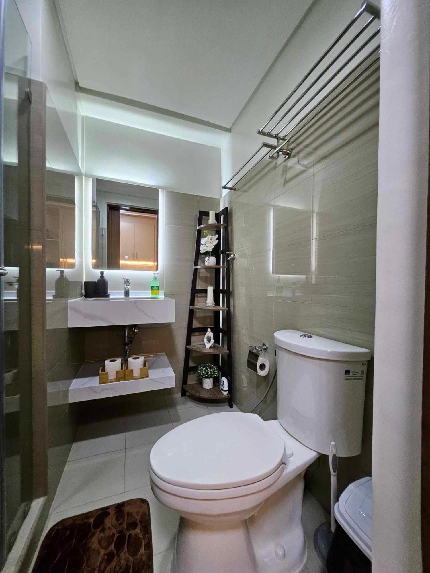 Lourdes' Place, Shore 2-tower 1, 2 Beds, Pasay Near Mall Of * Manila
