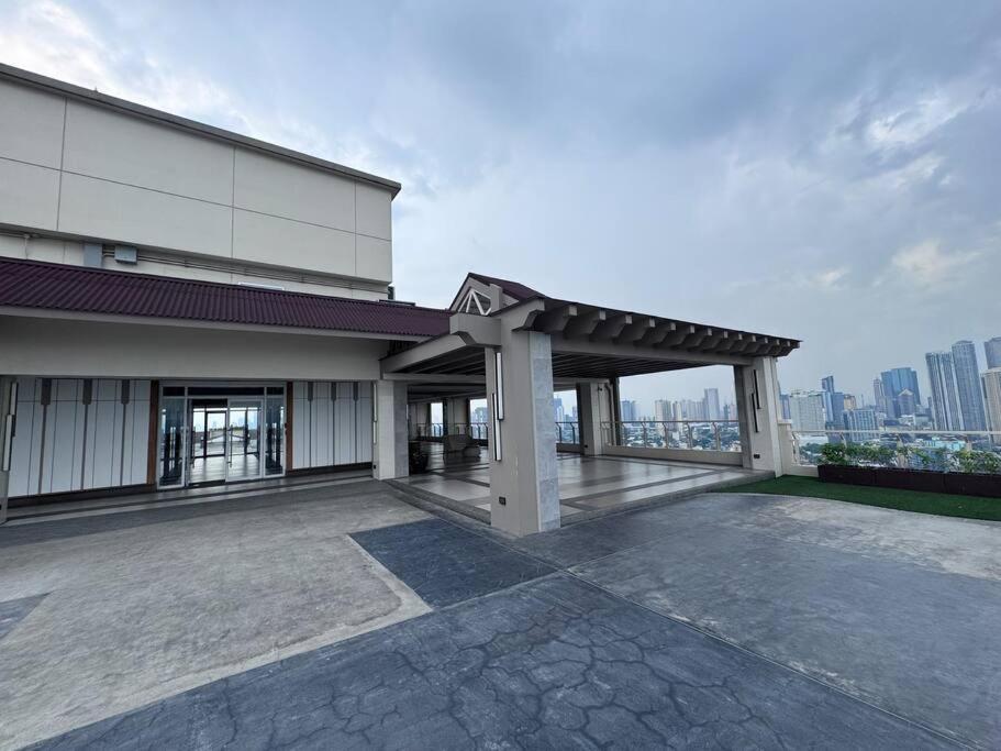 1-br With Pool & Skyline Views In Pasig Manila