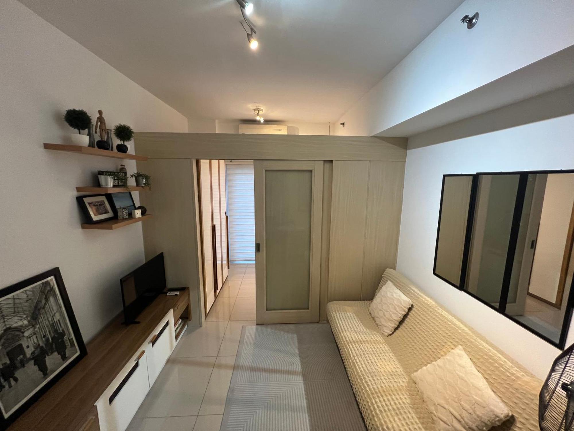 Apartment Makati High Rise 1 Bedroom With Balcony *