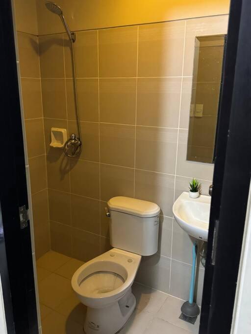 Apartment Budget In 81 Newport Near Terminal 1 Bedroom C6-3h