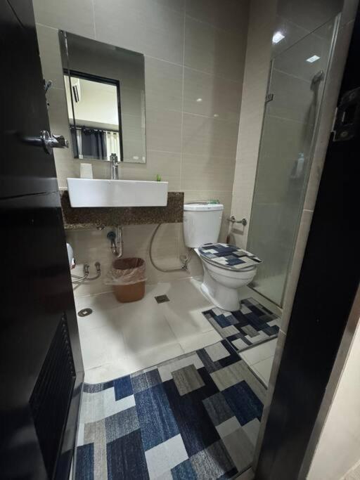 Apartment Budget In 81 Newport Near Terminal 1 Bedroom C6-3h