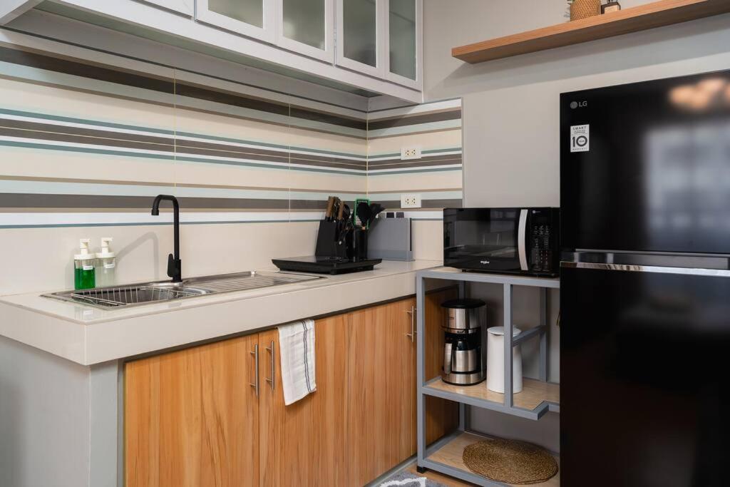 Apartment Newly Renovated Pasig With Pool And Fiber Wi-fi Manila