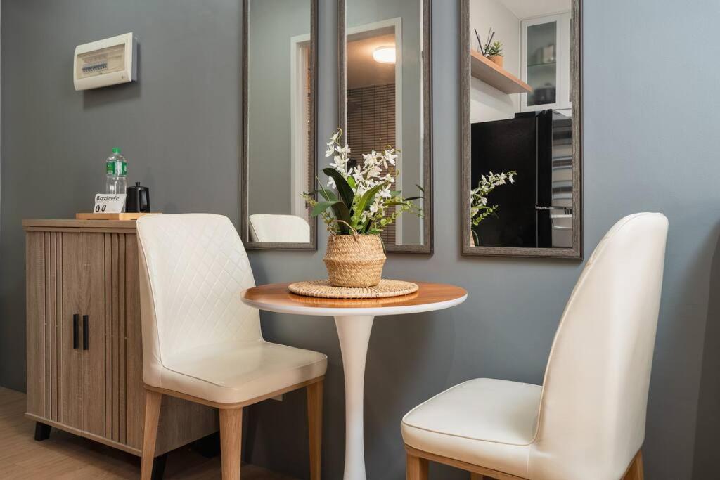 Newly Renovated Pasig With Pool And Fiber Wi-fi Apartment *