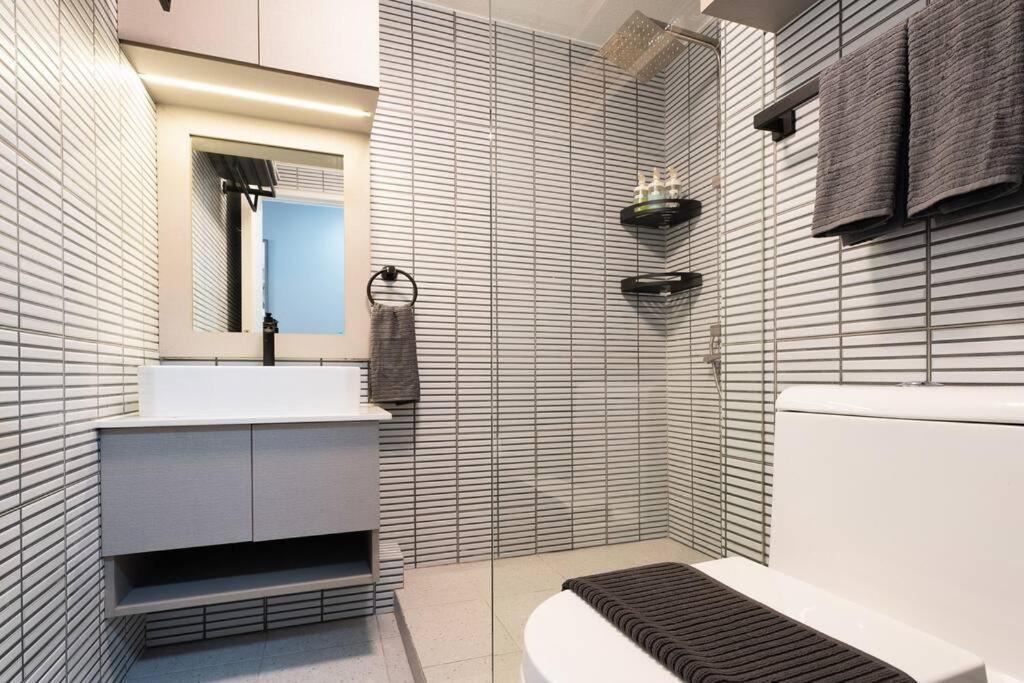 Apartment Newly Renovated Pasig With Pool And Fiber Wi-fi *