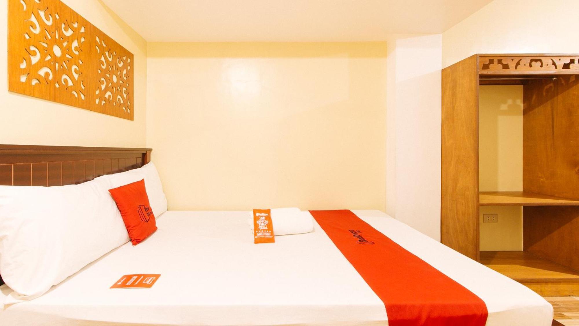 Reddoorz Near Pnr Espana Station Hotel