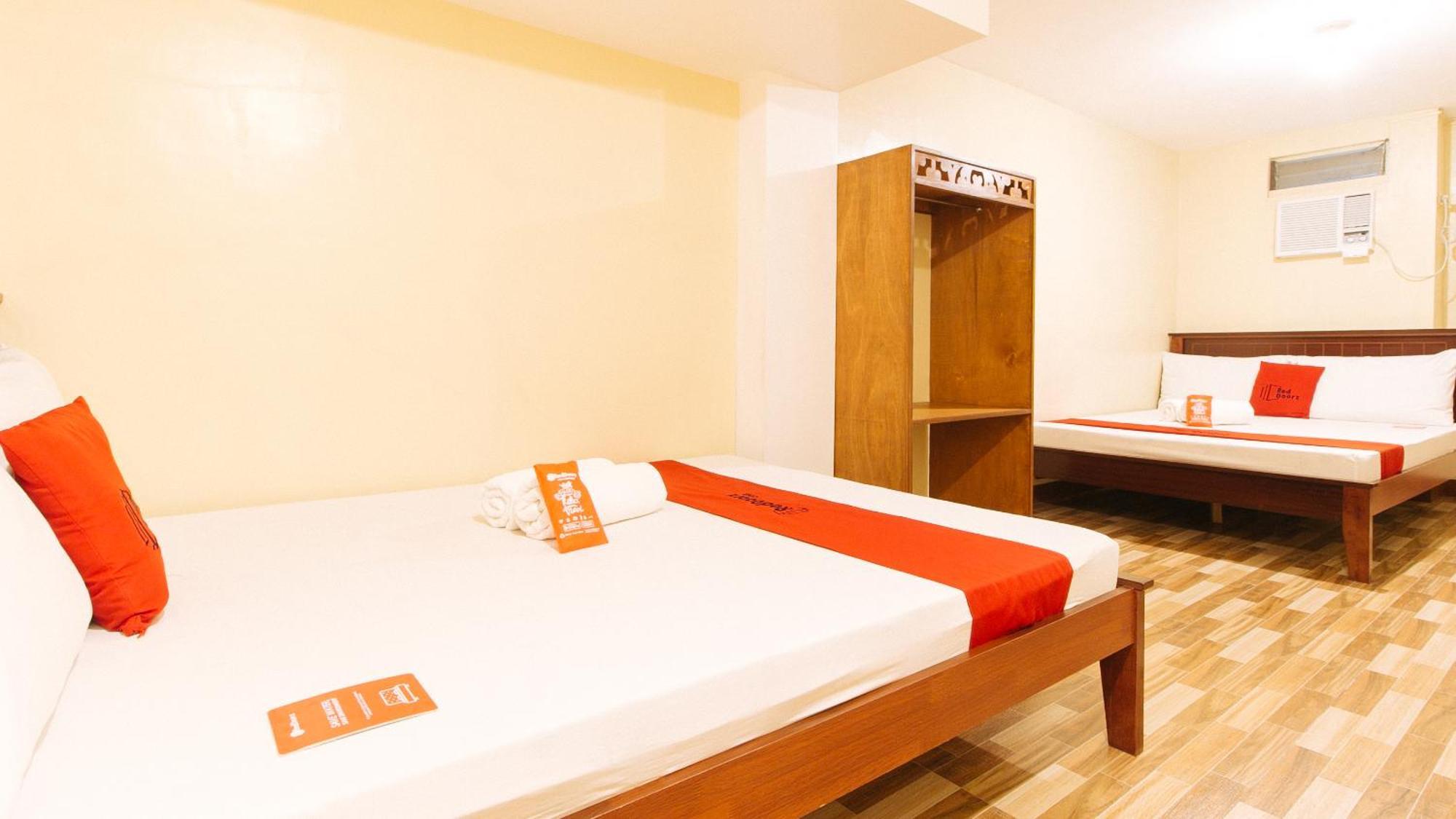 Reddoorz Near Pnr Espana Station Hotel Manila