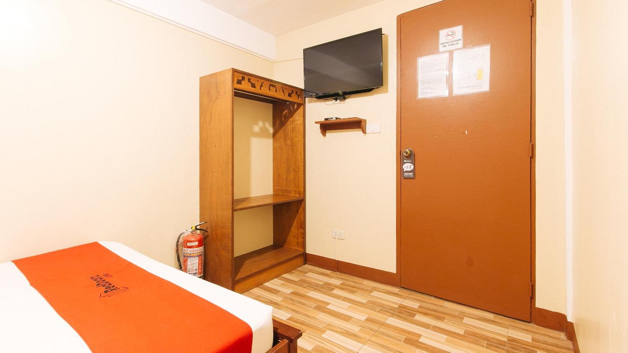 Reddoorz Near Pnr Espana Station 2* Manila