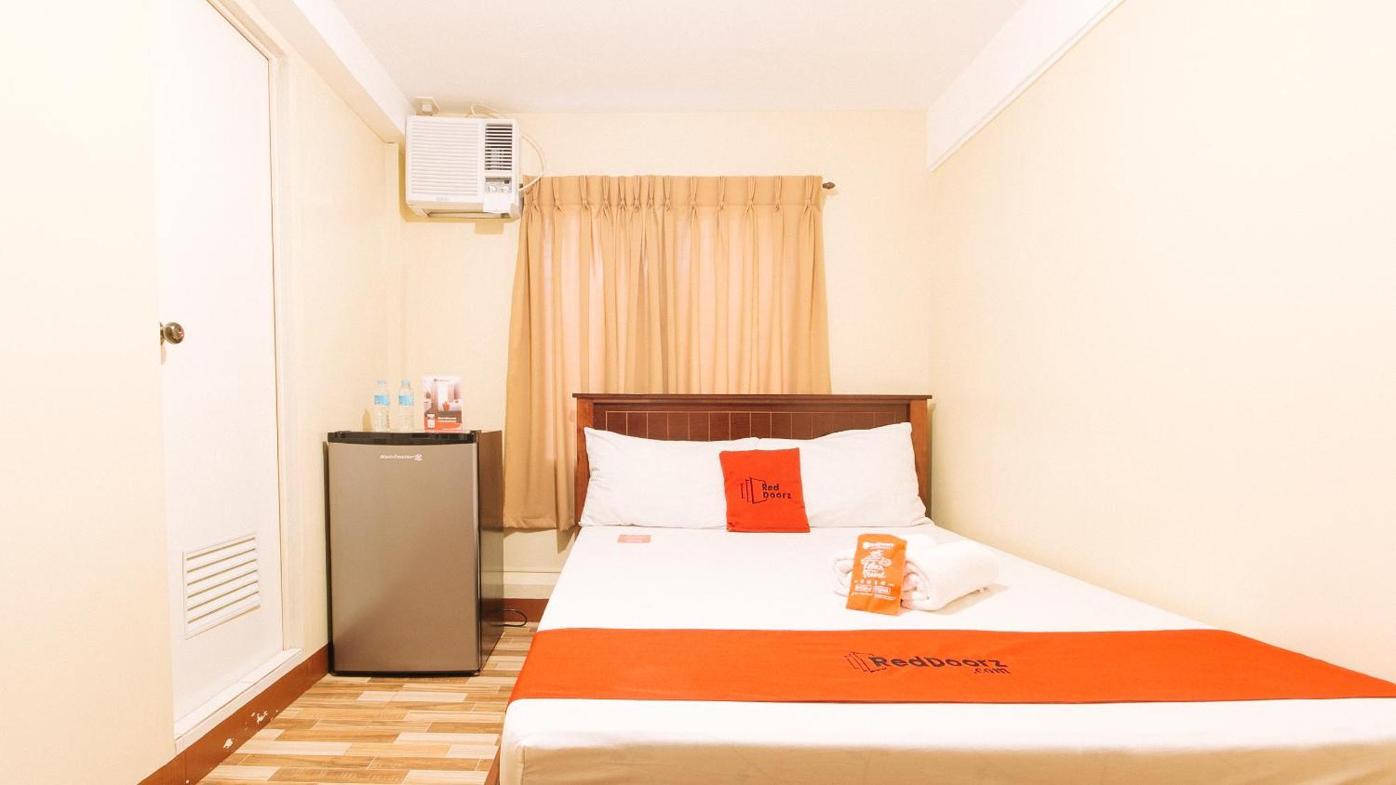 Hotel Reddoorz Near Pnr Espana Station 2*