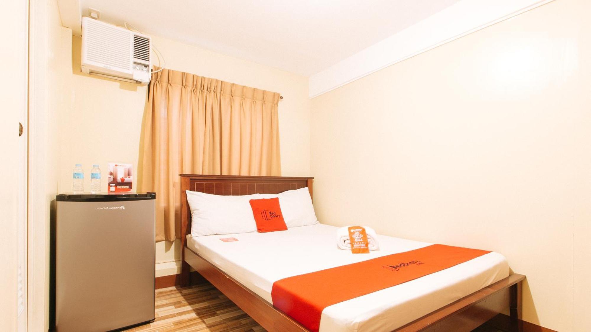 Reddoorz Near Pnr Espana Station Hotel Manila