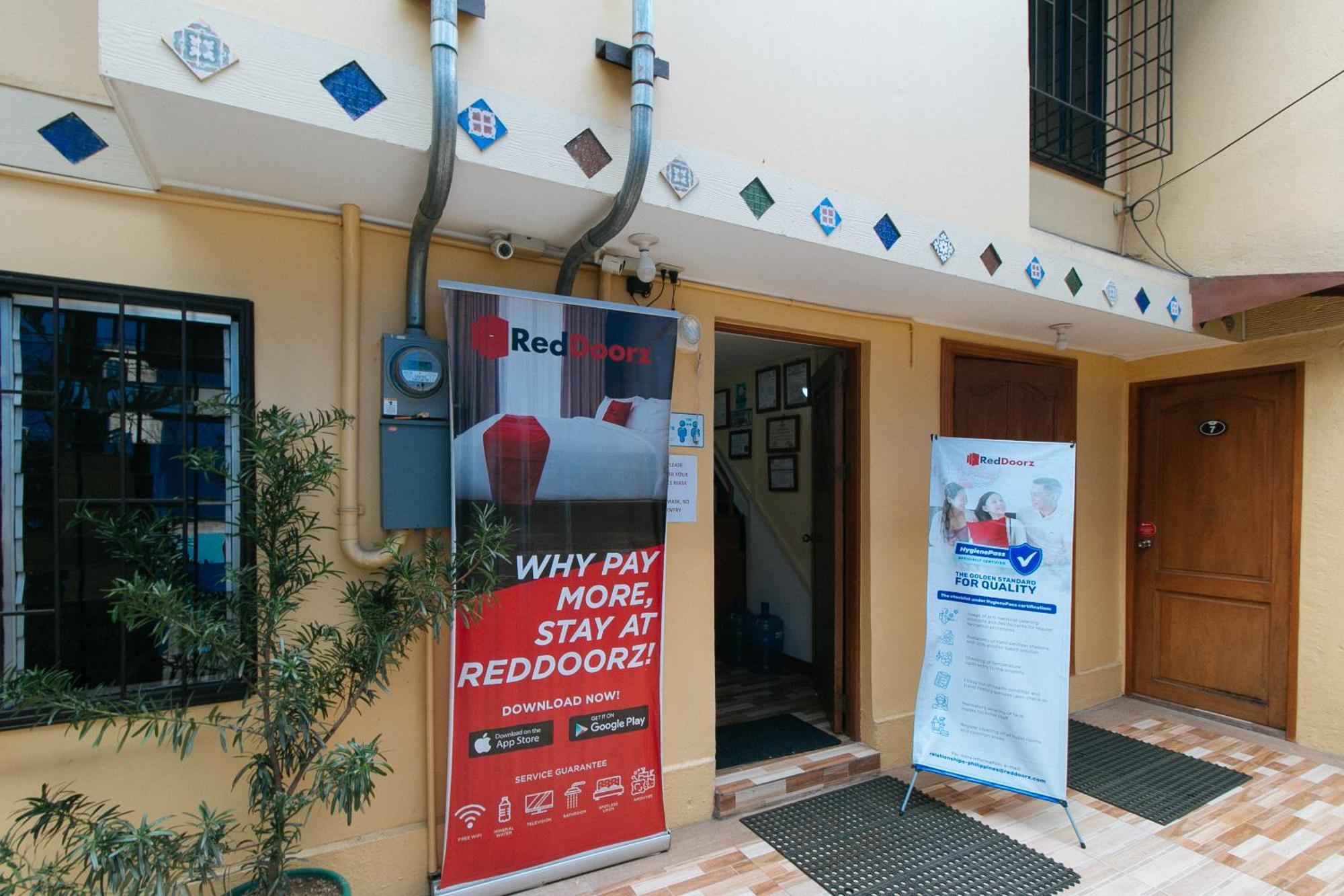 Reddoorz Near Pnr Espana Station Hotel