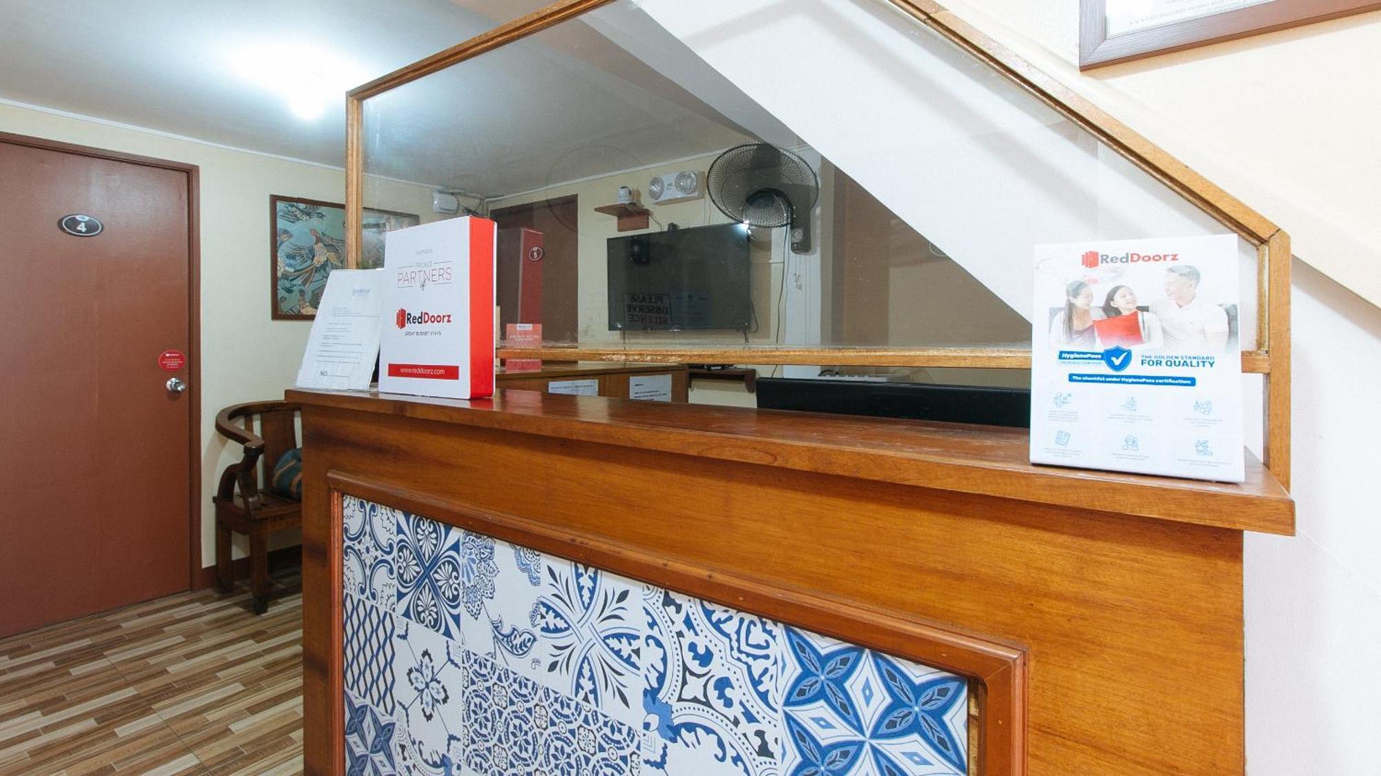 Hotel Reddoorz Near Pnr Espana Station
