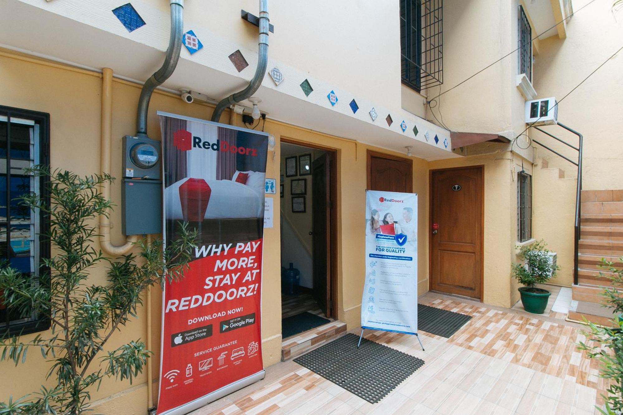 Reddoorz Near Pnr Espana Station 2* Manila