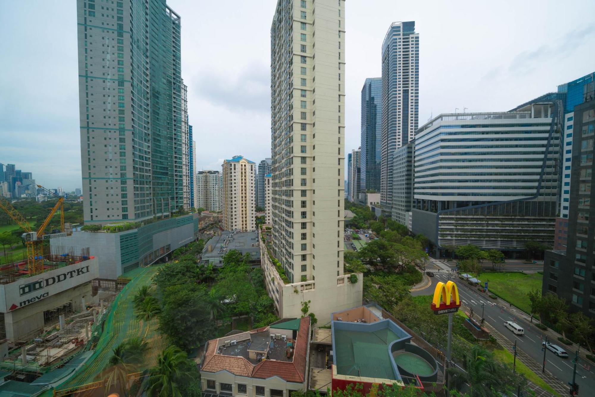 Prime Avant Bgc Location By Ph Staycation Manila