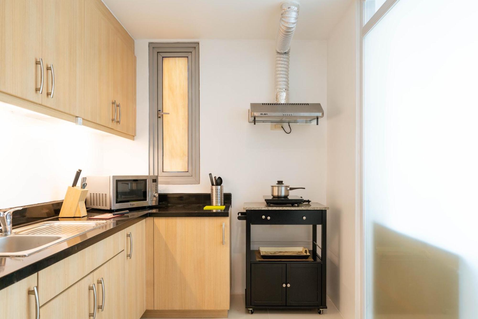 Prime Avant Bgc Location By Ph Staycation