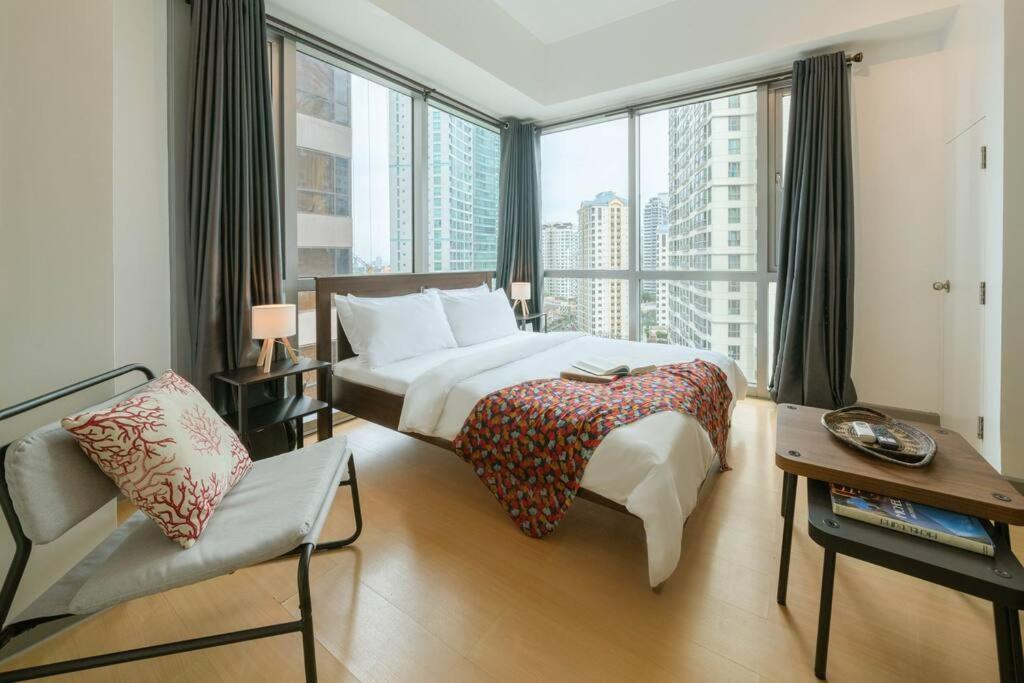Prime Avant Bgc Location By Ph Staycation *