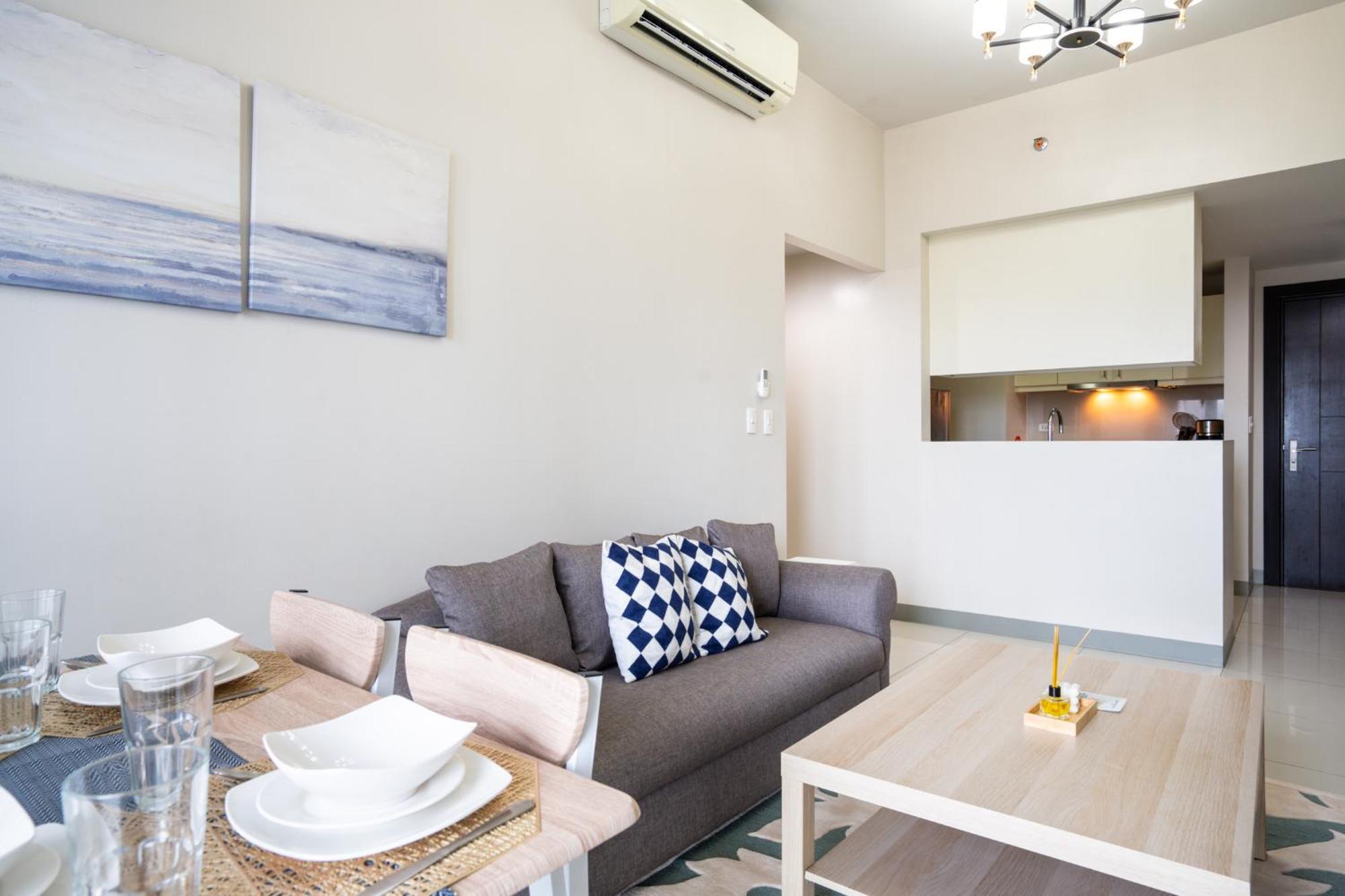 2br 2tb Uptown Parksuites Bgc Balcony,fast Wifi,washer Apartment *