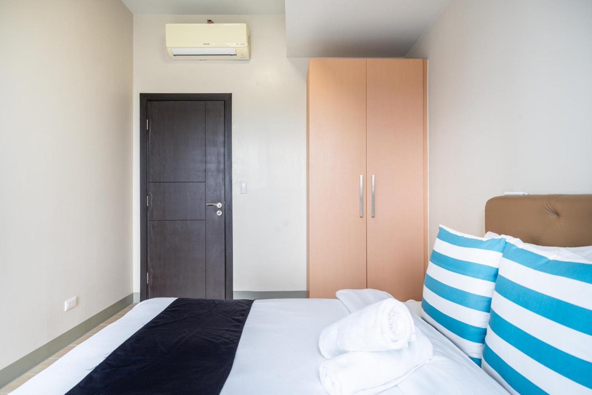2br 2tb Uptown Parksuites Bgc Balcony,fast Wifi,washer *