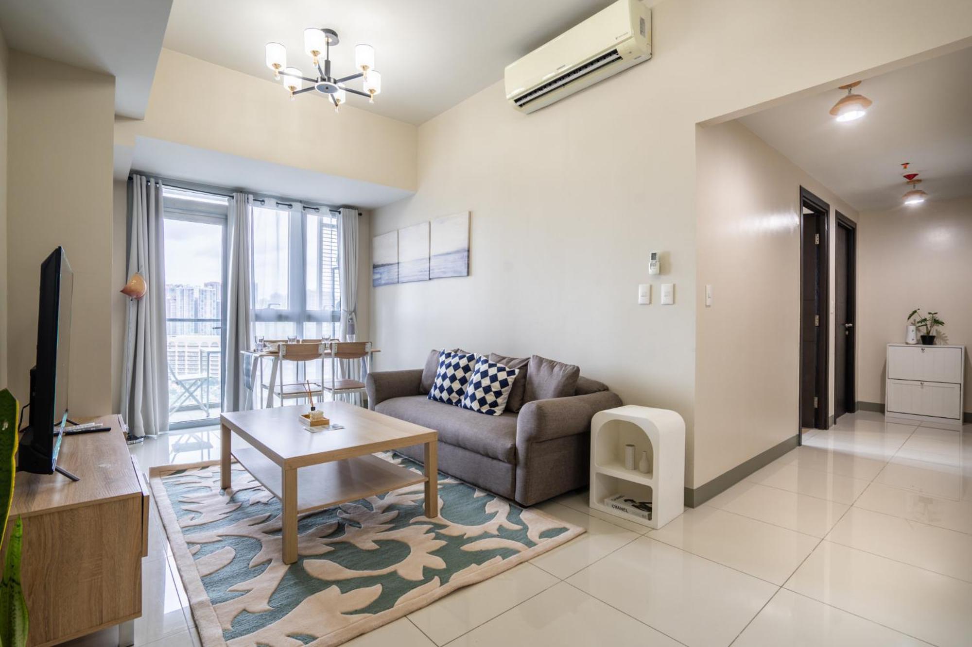 Apartment 2br 2tb Uptown Parksuites Bgc Balcony,fast Wifi,washer Manila