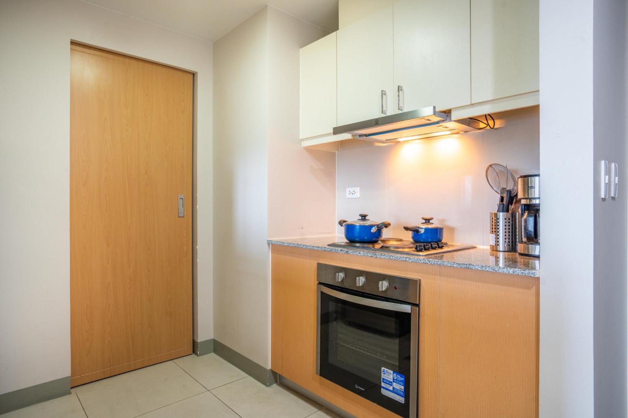 Apartment 2br 2tb Uptown Parksuites Bgc Balcony,fast Wifi,washer