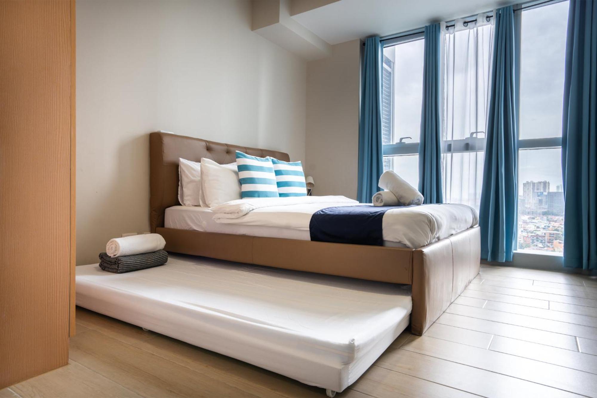 Apartment 2br 2tb Uptown Parksuites Bgc Balcony,fast Wifi,washer *