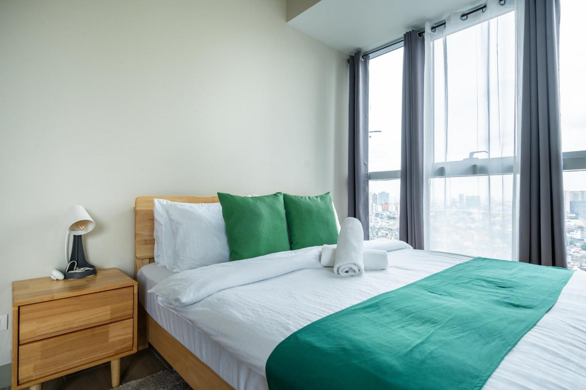 2br 2tb Uptown Parksuites Bgc Balcony,fast Wifi,washer Apartment Manila