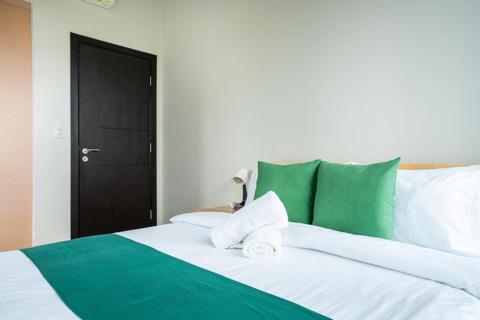 2br 2tb Uptown Parksuites Bgc Balcony,fast Wifi,washer * Manila